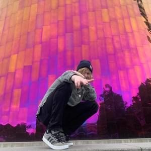 Meet your Posher, Henry